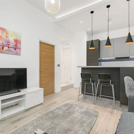 Modern 1 Bedroom Apartment In Central Woking Exteriör bild