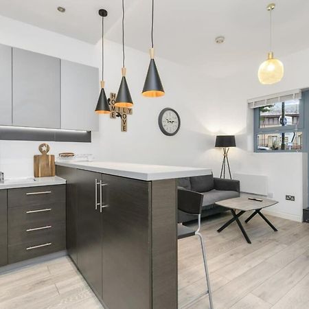 Modern 1 Bedroom Apartment In Central Woking Exteriör bild