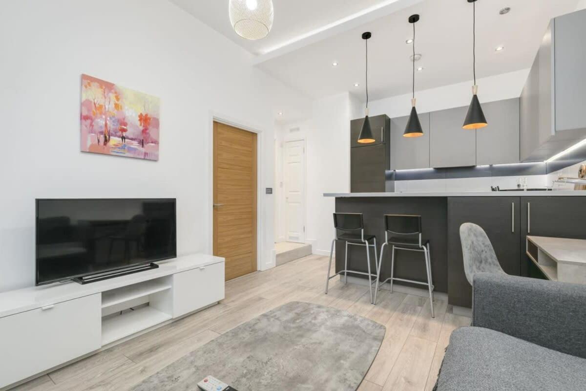 Modern 1 Bedroom Apartment In Central Woking Exteriör bild
