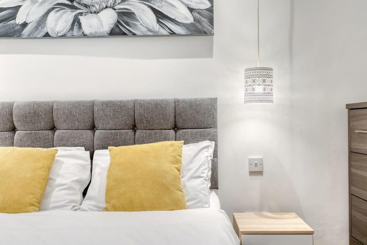 Modern 1 Bedroom Apartment In Central Woking Exteriör bild