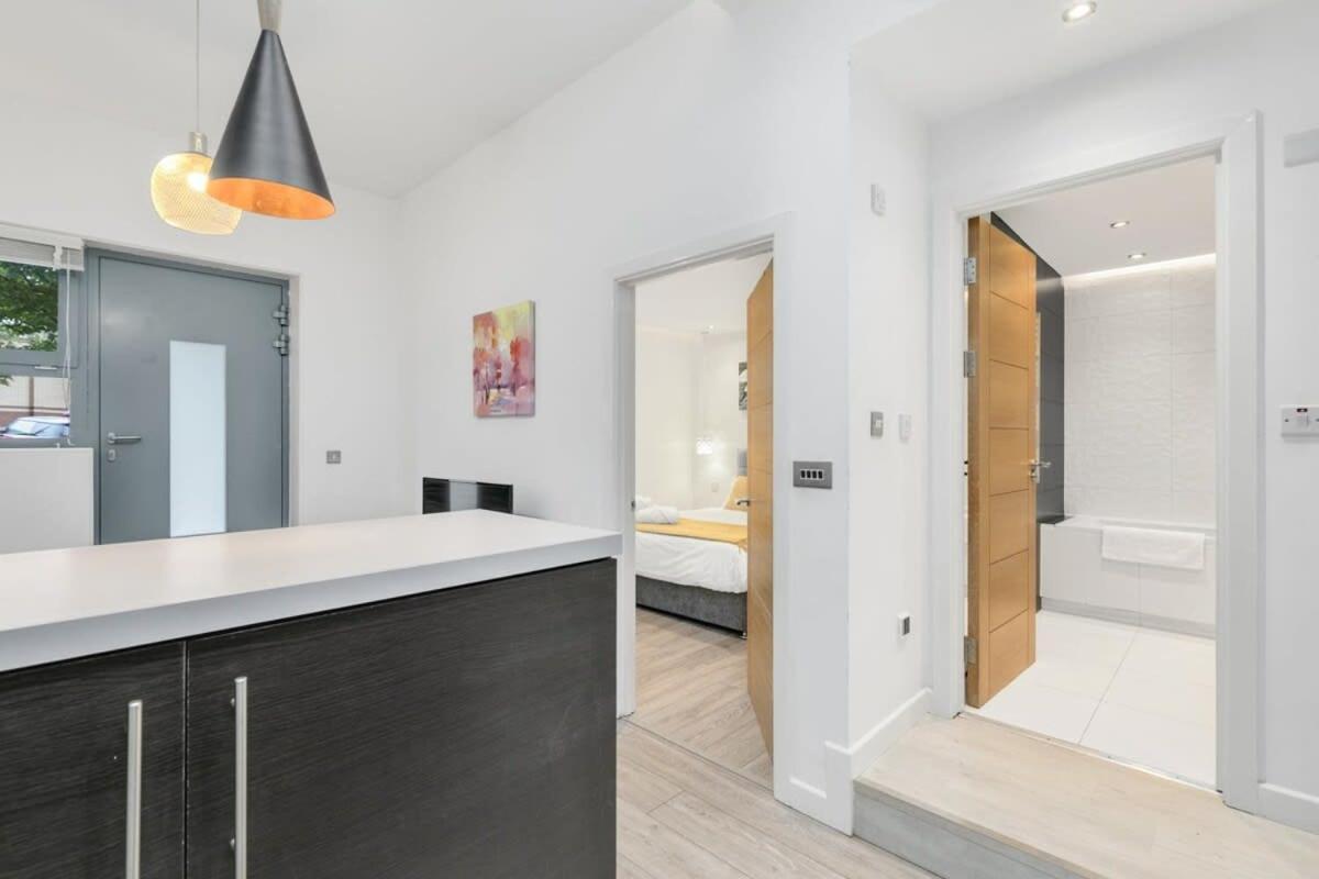 Modern 1 Bedroom Apartment In Central Woking Exteriör bild