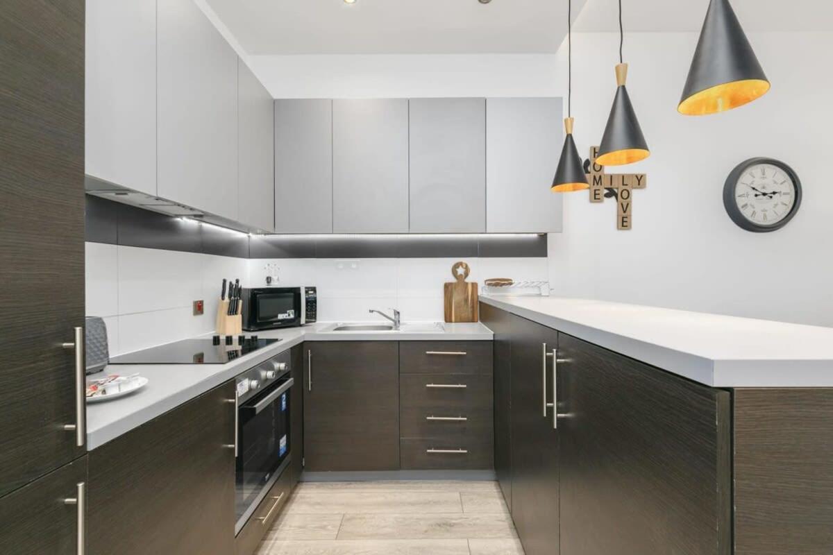 Modern 1 Bedroom Apartment In Central Woking Exteriör bild